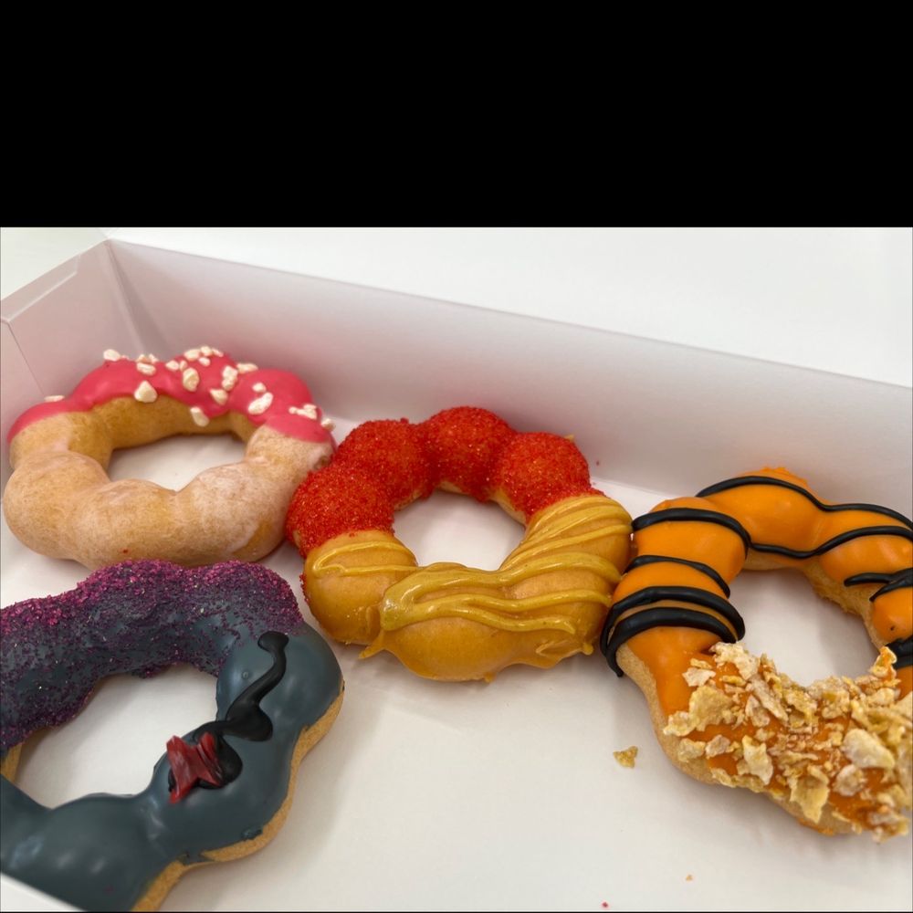 Winnie the Pooh & Friends... Four donuts combo